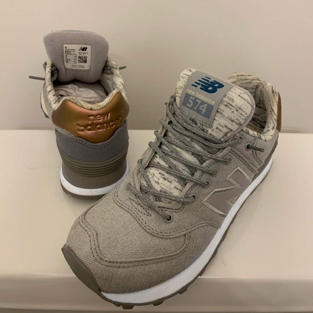 New Balance sneakers // back is rose gold